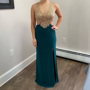 BRAND NEW NEVER WORN CAMILLE LA VIE PROM DRESS